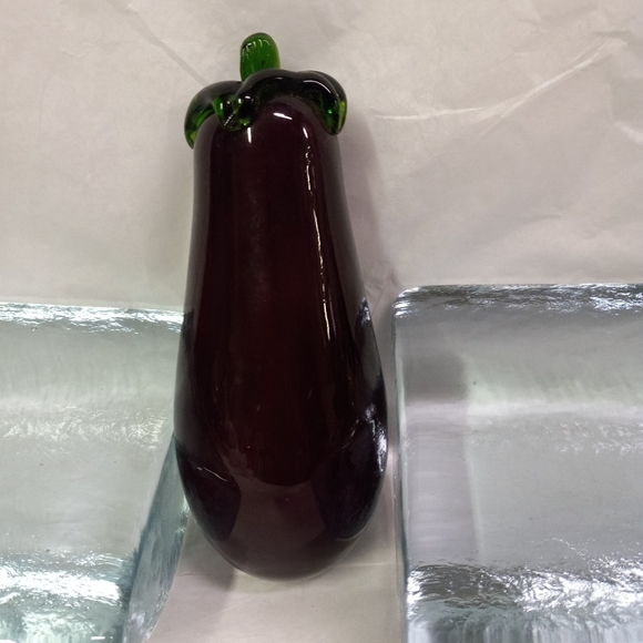 VINTAGE Greenbrier Int'l Glass Eggplant Vegetable Decoration - Picture 1 of 6